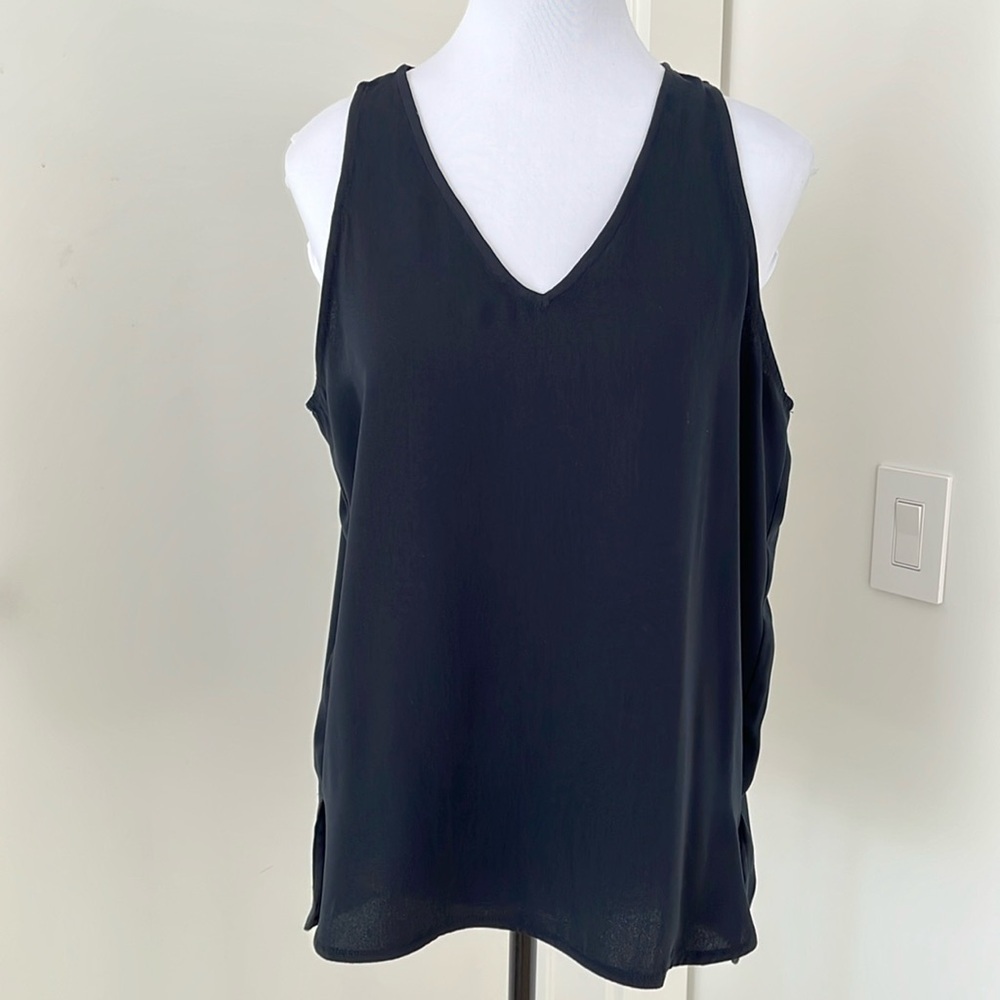 SOPHIE GRACE V Neck Sleeveless High Low Black Top Versatile Basic Staple Career